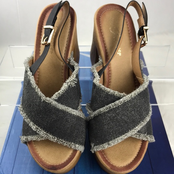 Retro Platform Heels - Picture 4 of 7